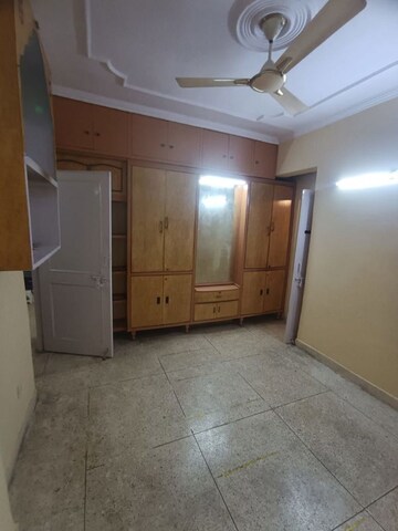 Room in 3 BHK Apartment at Sector 5 Dwarka – for Rent