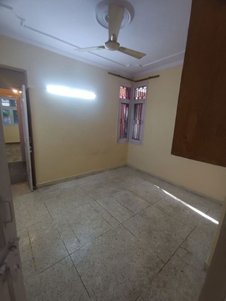 Room, sector 5 dwarka 3 Bedroom 1600 Sq.Ft. Apartment In Sector 5 Dwarka Delhi 9994277