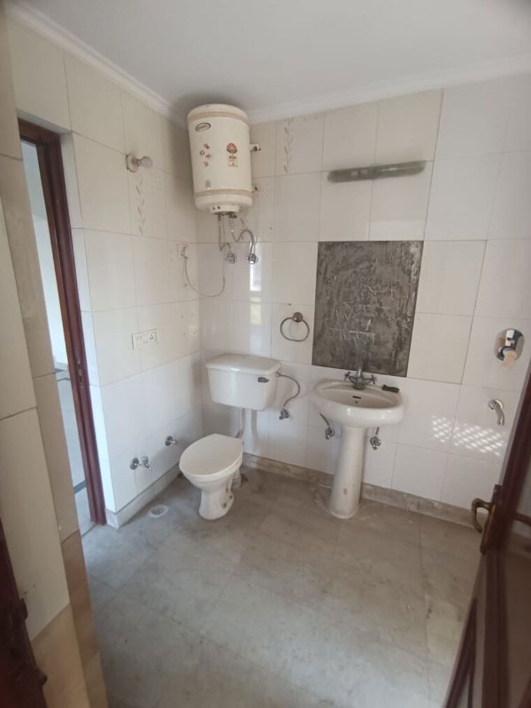 Bathroom, sector 5 dwarka 3 Bedroom 1600 Sq.Ft. Apartment In Sector 5 Dwarka Delhi 9994277