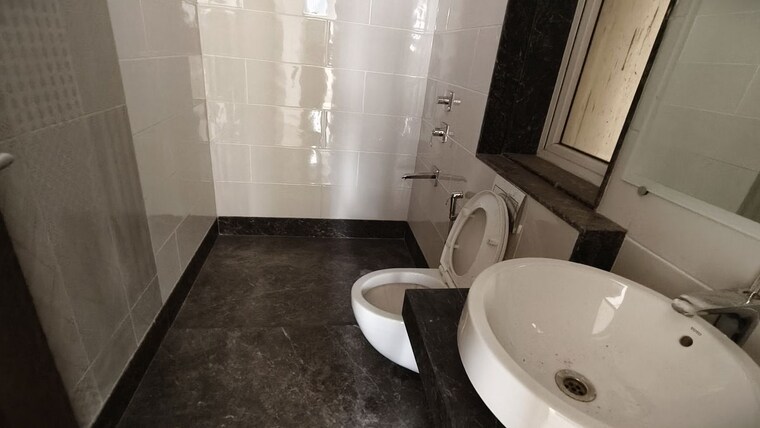 Bathroom, kalpataru-radiance 3 Bedroom 2000 Sq.Ft. Apartment In Goregaon West Mumbai 9994307