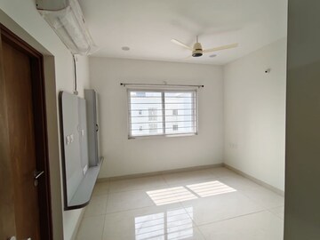 Room in 4 BHK Apartment at Prestige Beverly Hills, Kokapet – for Rent