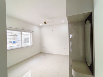 Room in 4 BHK Apartment at Prestige Beverly Hills, Kokapet – for Rent