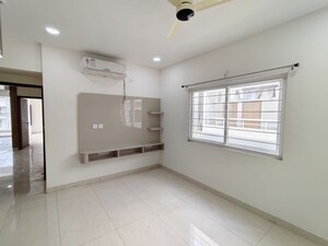 Room in 4 BHK Apartment at Prestige Beverly Hills, Kokapet – for Rent