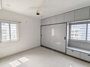 Room in 4 BHK Apartment at Prestige Beverly Hills, Kokapet – for Rent