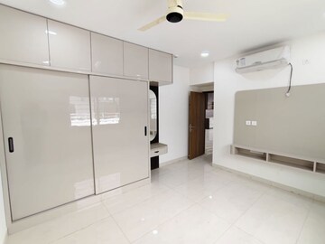 Room in 4 BHK Apartment at Prestige Beverly Hills, Kokapet – for Rent