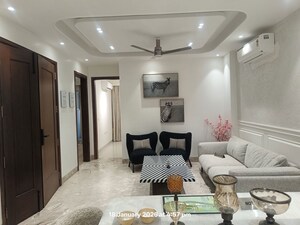 Living Room in 3.5 BHK Builder Floor at BPTP Green Oaks, Sector 70a – for Sale