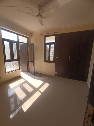 Room in 3 BHK Apartment at Sector 13 Dwarka – for Rent
