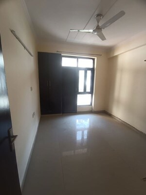 Room in 3 BHK Apartment at Sector 13 Dwarka – for Rent