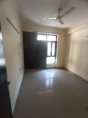 Room in 3 BHK Apartment at Sector 13 Dwarka – for Rent