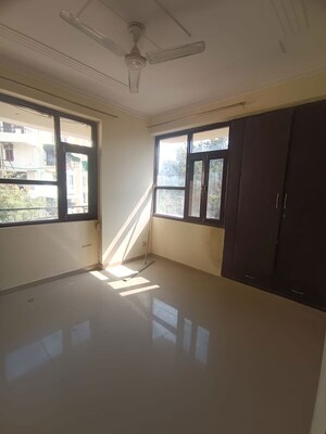 Room in 3 BHK Apartment at Sector 13 Dwarka – for Rent