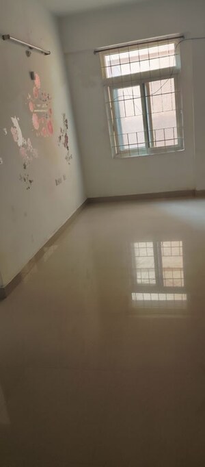 Room in 2 BHK Apartment at Empire Meadows, Ameenpur – for Rent