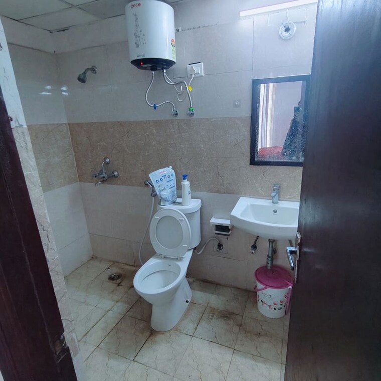 Bathroom, gaur-yamuna-city-plot 1 Bedroom 460 Sq.Ft. Apartment In Gaur Yamuna City Greater Noida 9994336