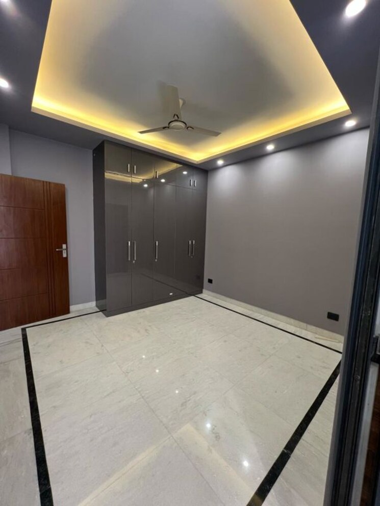 Room, sector 46 3 Bedroom 250 Sq.Yd. Builder Floor In Sector 46 Faridabad 8803037