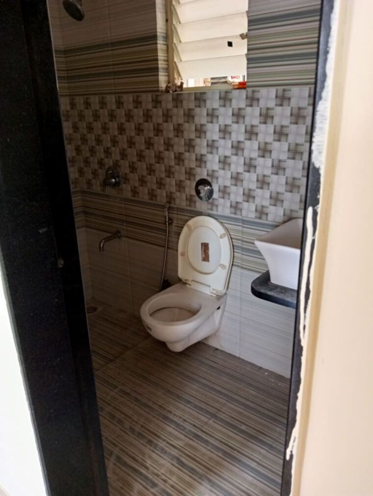 Bathroom, vikas-kiran-apartment 2 Bedroom 1000 Sq.Ft. Apartment In Aundh Pune 9994345