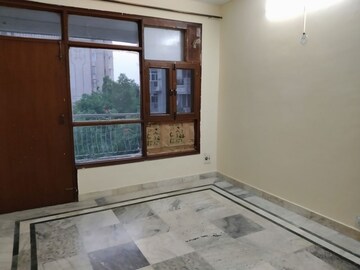 Room in 3 BHK Apartment at Sector 21c – for Sale
