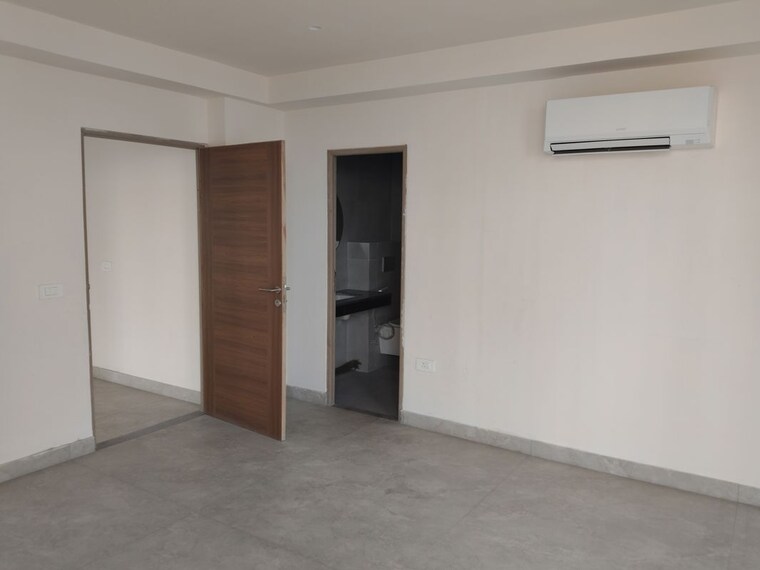 Room, sector 46 3 Bedroom 250 Sq.Yd. Builder Floor In Sector 46 Faridabad 8330203