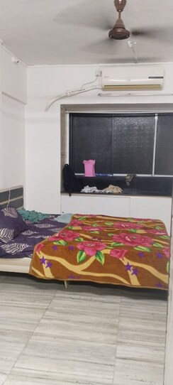 1 Rk+ Extra Room Apartment For Rent in Prabhadevi