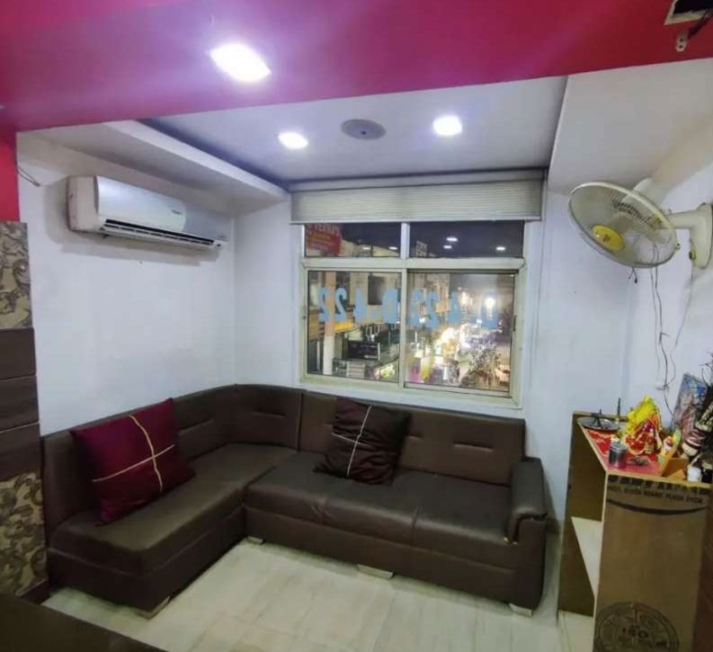 3 BHK + Pooja Room Apartment For Rent in Hazratganj