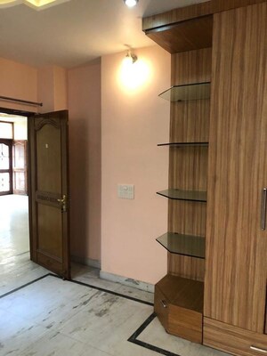 Room in 2 BHK Builder Floor at Sector 41 – for Rent