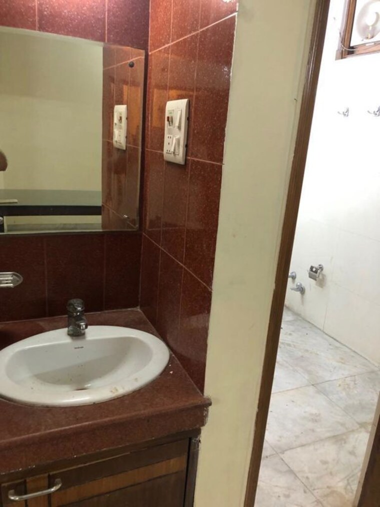 Bathroom, sector 41 2 Bedroom 1300 Sq.Ft. Builder Floor In Sector 41 Noida 9994376