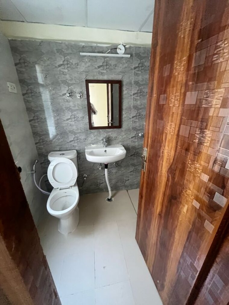 Attached Bathroom, amrapali-dream-valley 2 Bedroom 850 Sq.Ft. Apartment In Amrapali Dream Valley Greater Noida 9994389
