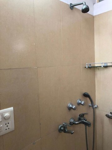 Furnished Amenities in 5 BHK Builder Floor at Sector 61 – for Rent