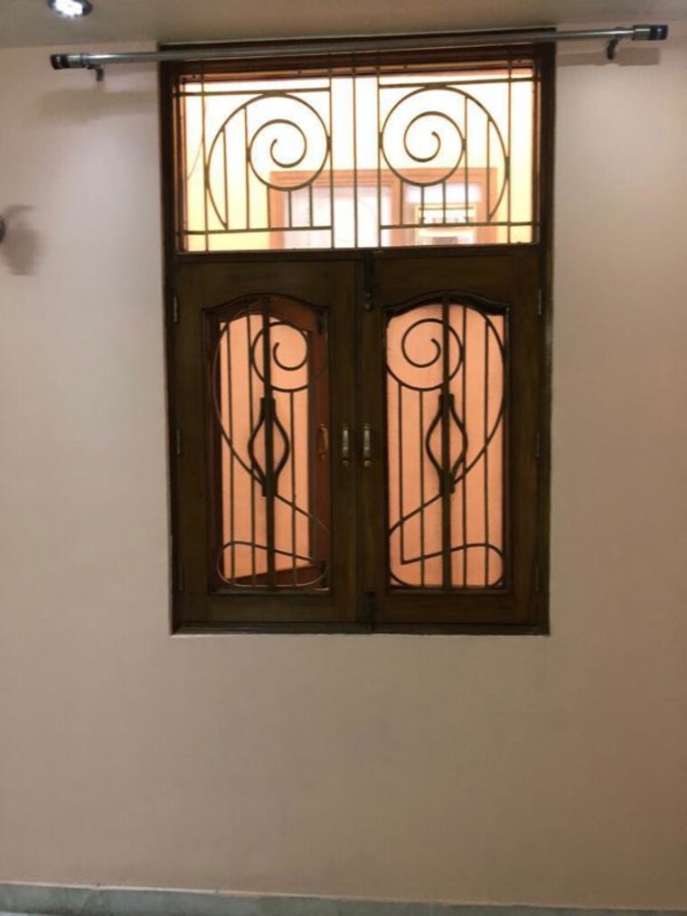undefined, sector 61 5 Bedroom 4000 Sq.Ft. Builder Floor In Sector 61 Noida 9994391