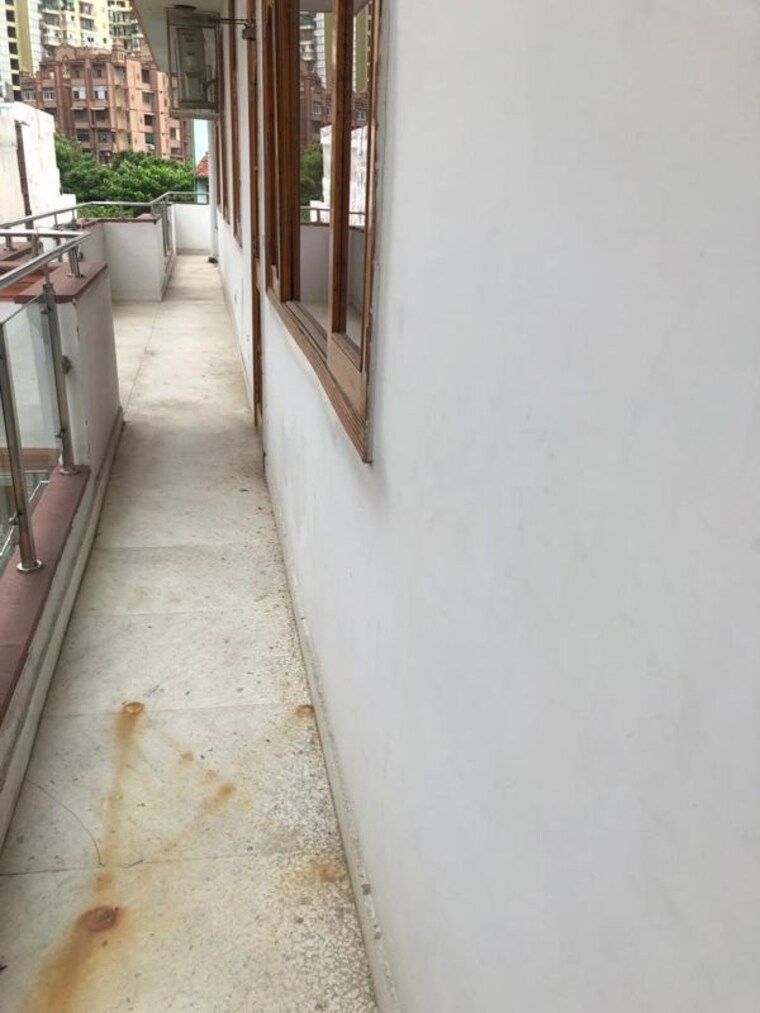 Balcony, sector 61 5 Bedroom 4000 Sq.Ft. Builder Floor In Sector 61 Noida 9994391