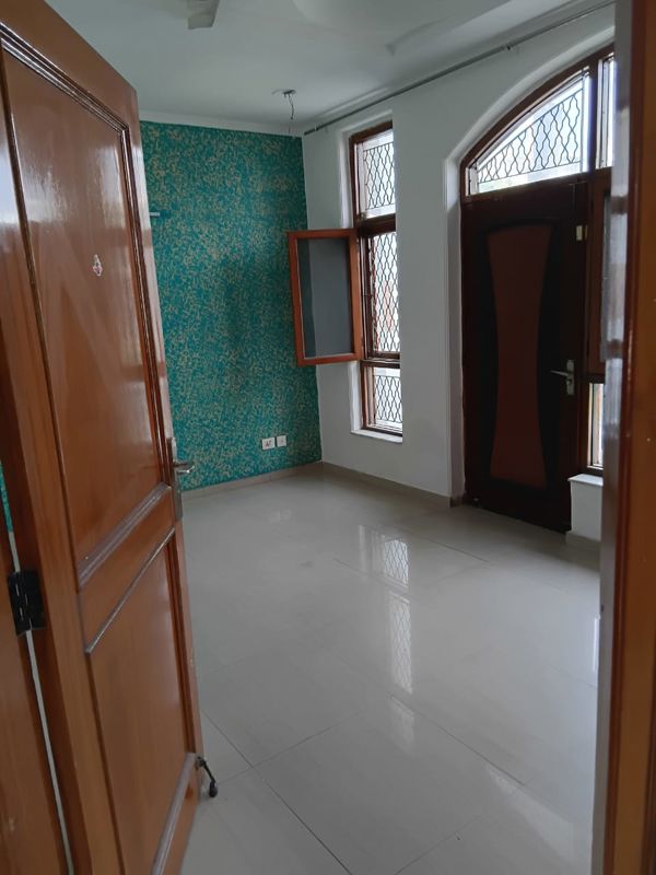 5 BHK + Extra Room Independent House For Rent in Sector 50