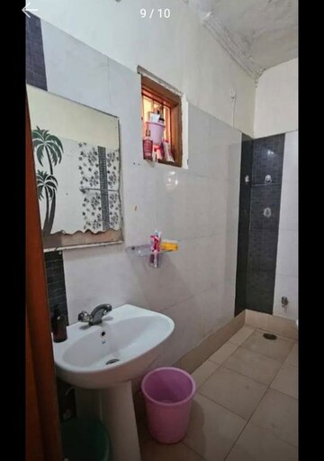 Bathroom in 1 BHK Builder Floor at Sector 20 – for Rent