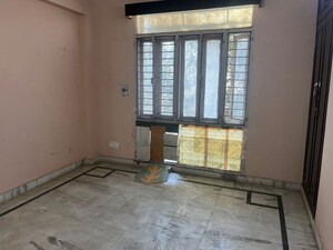 Room in 3 BHK Apartment at Sector 7 Dwarka – for Rent