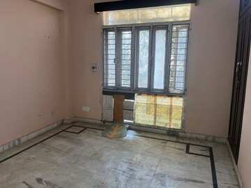 Room in 3 BHK Apartment at Sector 7 Dwarka – for Rent