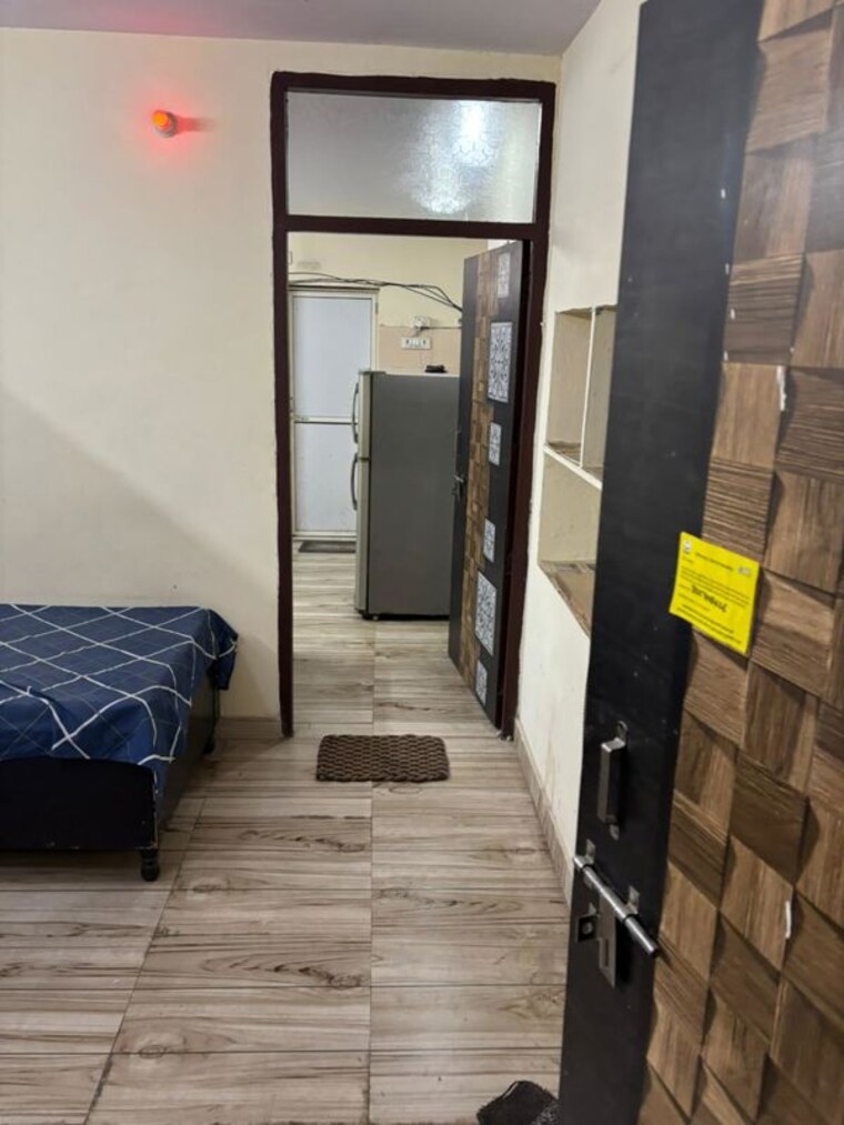  Parking, patel nagar 1 Bedroom 450 Sq.Ft. Builder Floor In Patel Nagar Delhi 9994442