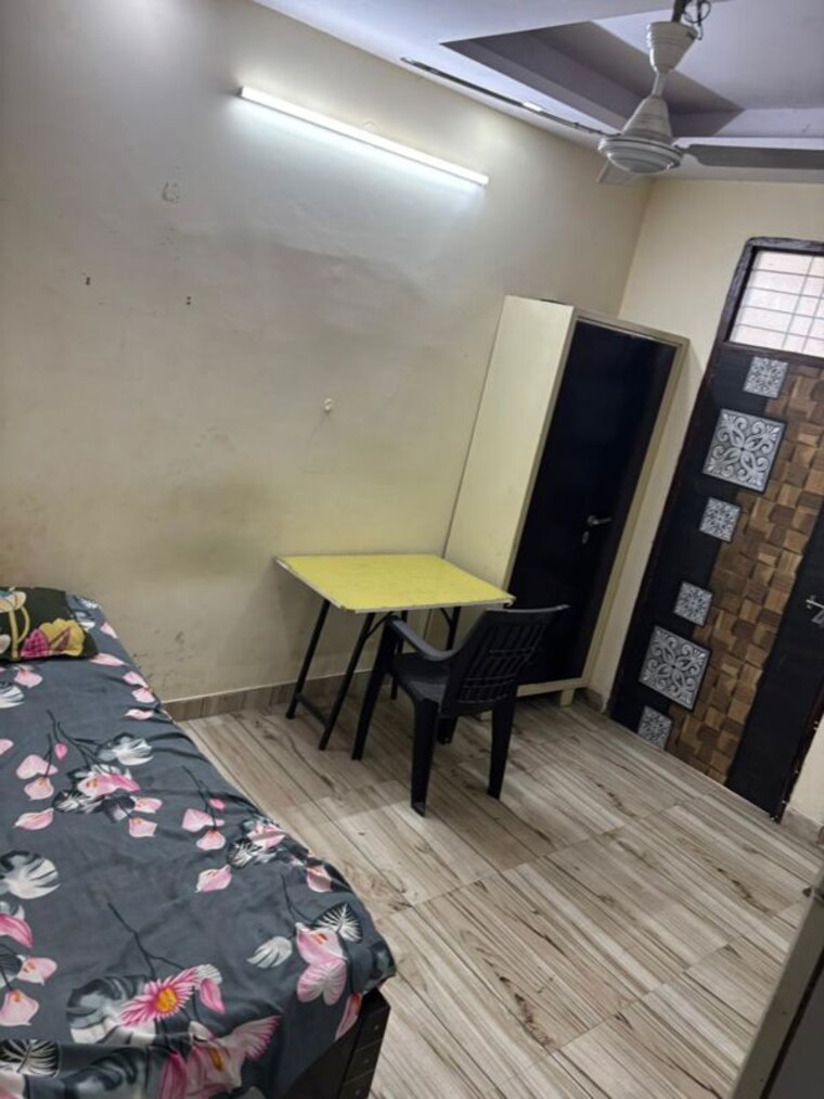 Team Area, patel nagar 1 Bedroom 450 Sq.Ft. Builder Floor In Patel Nagar Delhi 9994442