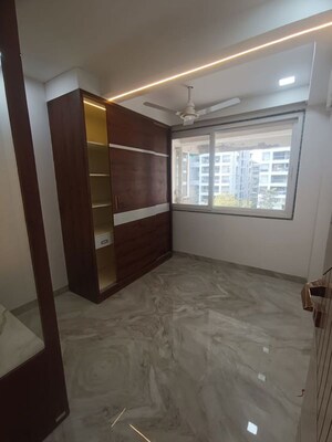 Room in 5 BHK Apartment at Sector 11 Dwarka – for Rent