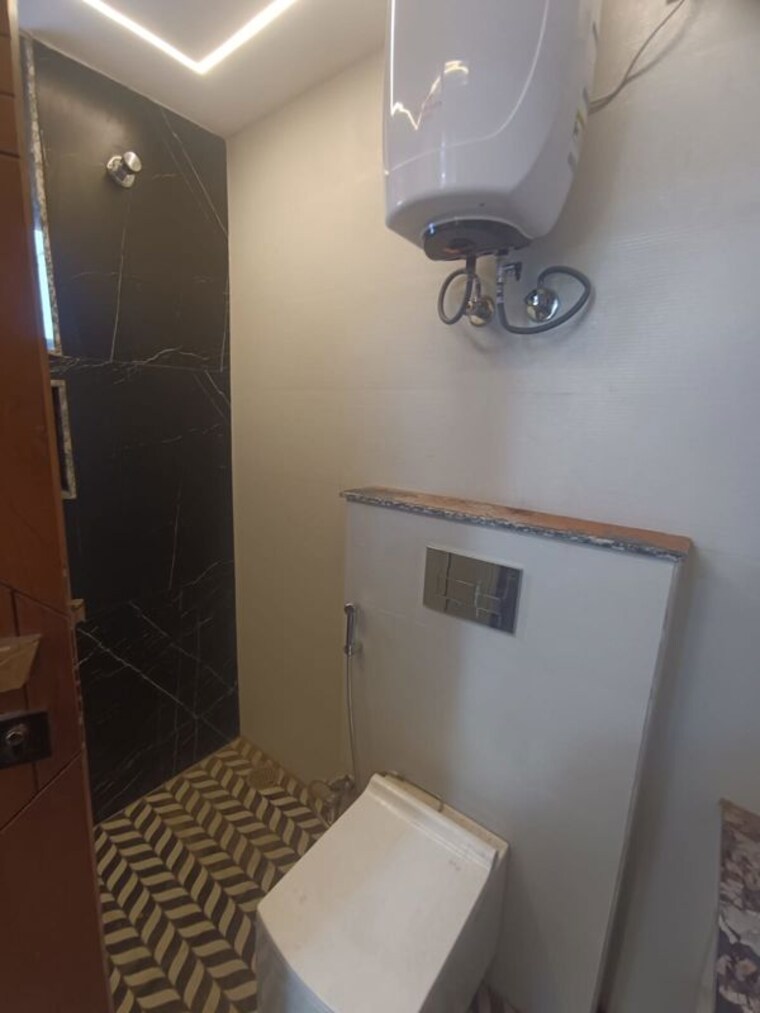 Bathroom, sector 11 dwarka 5 Bedroom 2500 Sq.Ft. Apartment In Sector 11 Dwarka Delhi 9994451