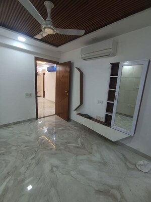 Room in 5 BHK Apartment at Sector 11 Dwarka – for Rent