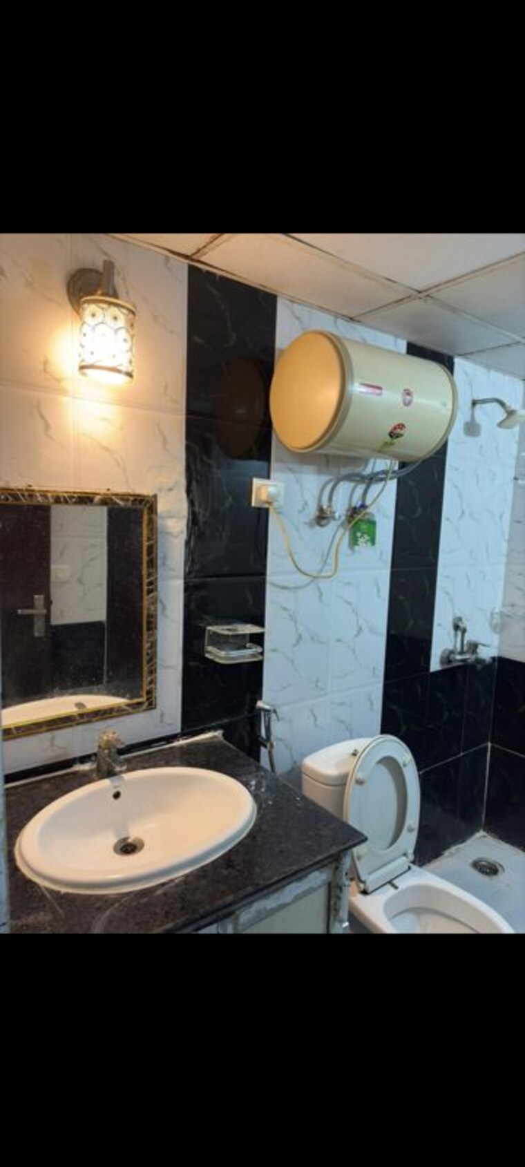 Nearby, nimbus-the-hyde-park 2.5 Bedroom 1080 Sq.Ft. Apartment In Sector 78 Noida 9994467