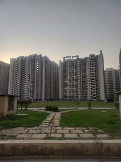 2 BHK + Study Room Apartment For Sale in Amrapali Golf Homes