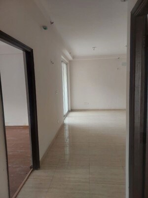 Room in 2 BHK Apartment at Amrapali Golf Homes, Sector 4 Greater Noida – for Sale