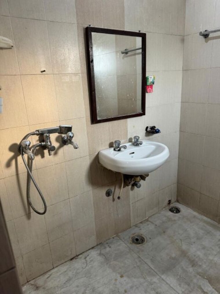 Bathroom, sector 22 2 Bedroom 1800 Sq.Ft. Builder Floor In Sector 22 Chandigarh 9994474