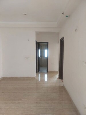Room in 2 BHK Apartment at Amrapali Golf Homes, Sector 4 Greater Noida – for Rent