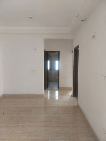 Room in 2 BHK Apartment at Amrapali Golf Homes, Sector 4 Greater Noida – for Rent