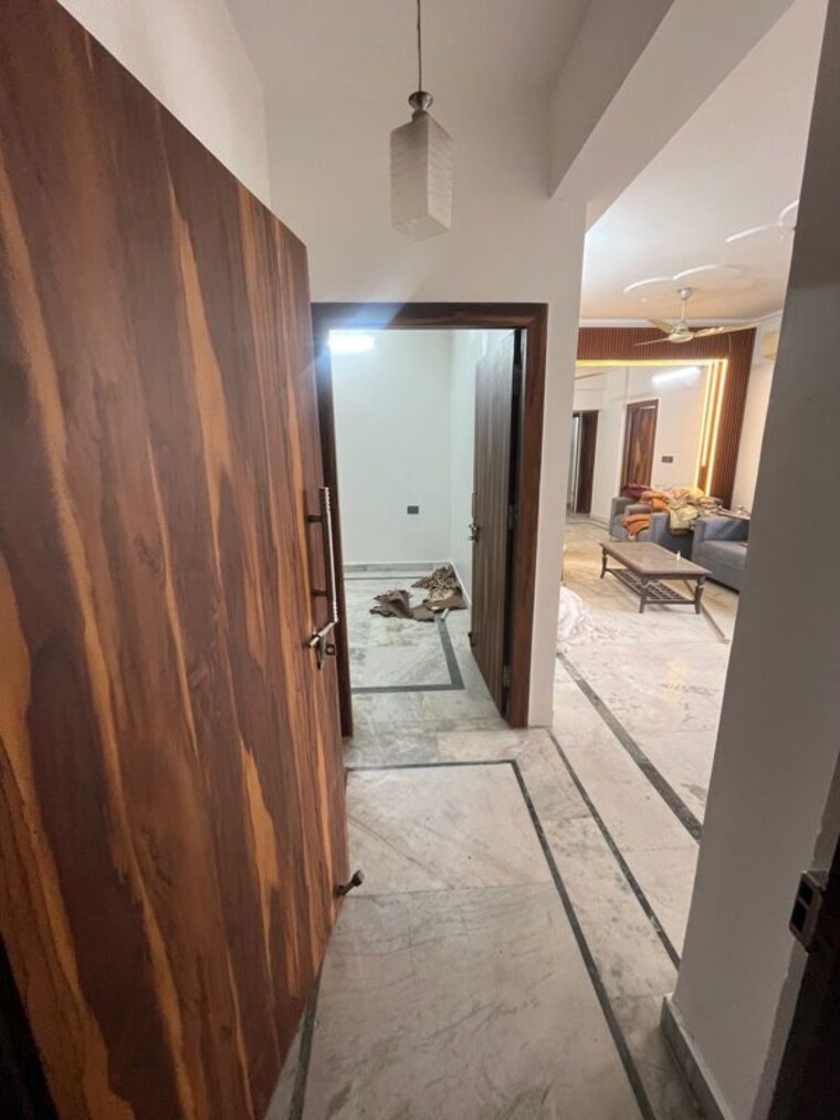 Room, sector 6 dwarka 4 Bedroom 1800 Sq.Ft. Apartment In Sector 6 Dwarka Delhi 9994489