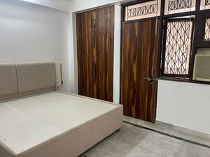 Room in 4 BHK Apartment at Sector 6 Dwarka – for Rent