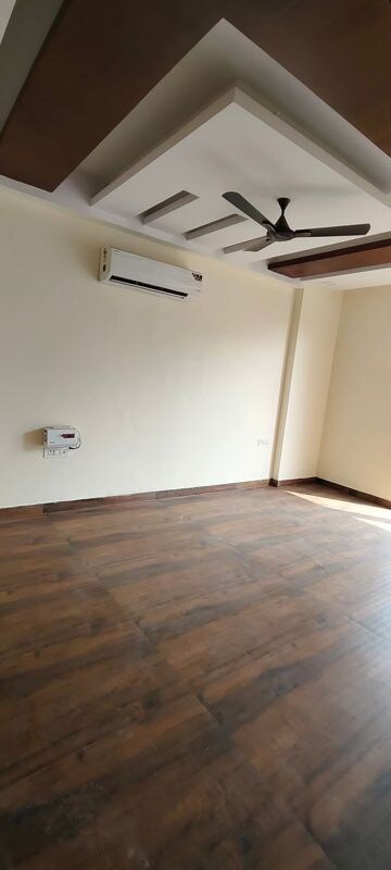 Room in 2 BHK Apartment at Ansal Plaza Sector-23, Sector 23 – for Rent