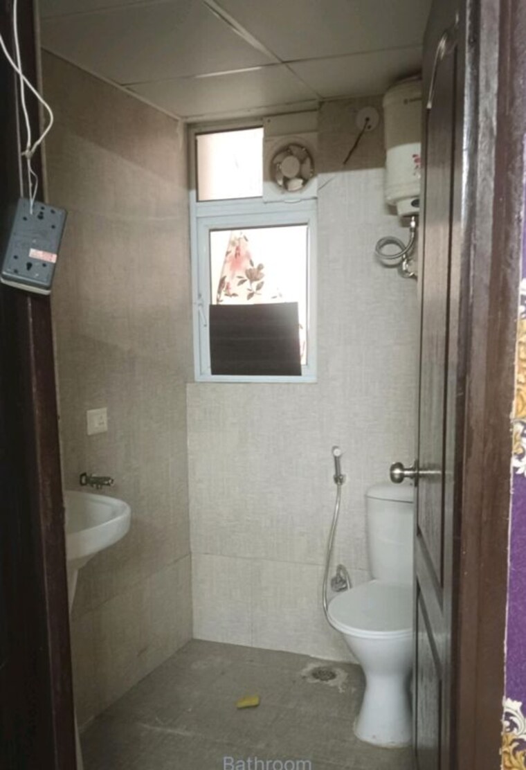Bathroom, aditya-urban-homes 1 Bedroom 585 Sq.Ft. Apartment In Shahpur Bamheta Ghaziabad 9994518