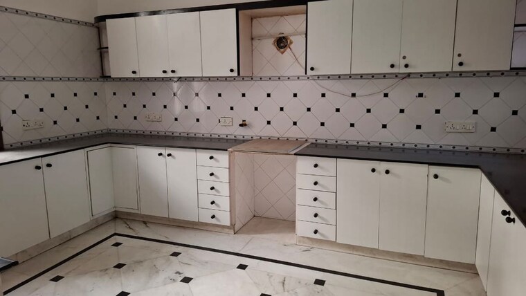 Kitchen, defence colony 4 Bedroom 325 Sq.Yd. Builder Floor In Defence Colony Delhi 9994535