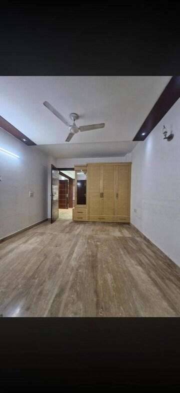 Room in 3 BHK Builder Floor at Kalkaji – for Rent