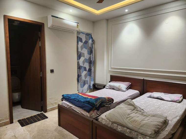 Bedroom, defence colony 4 Bedroom 401 Sq.Yd. Builder Floor In Defence Colony Delhi 9994543